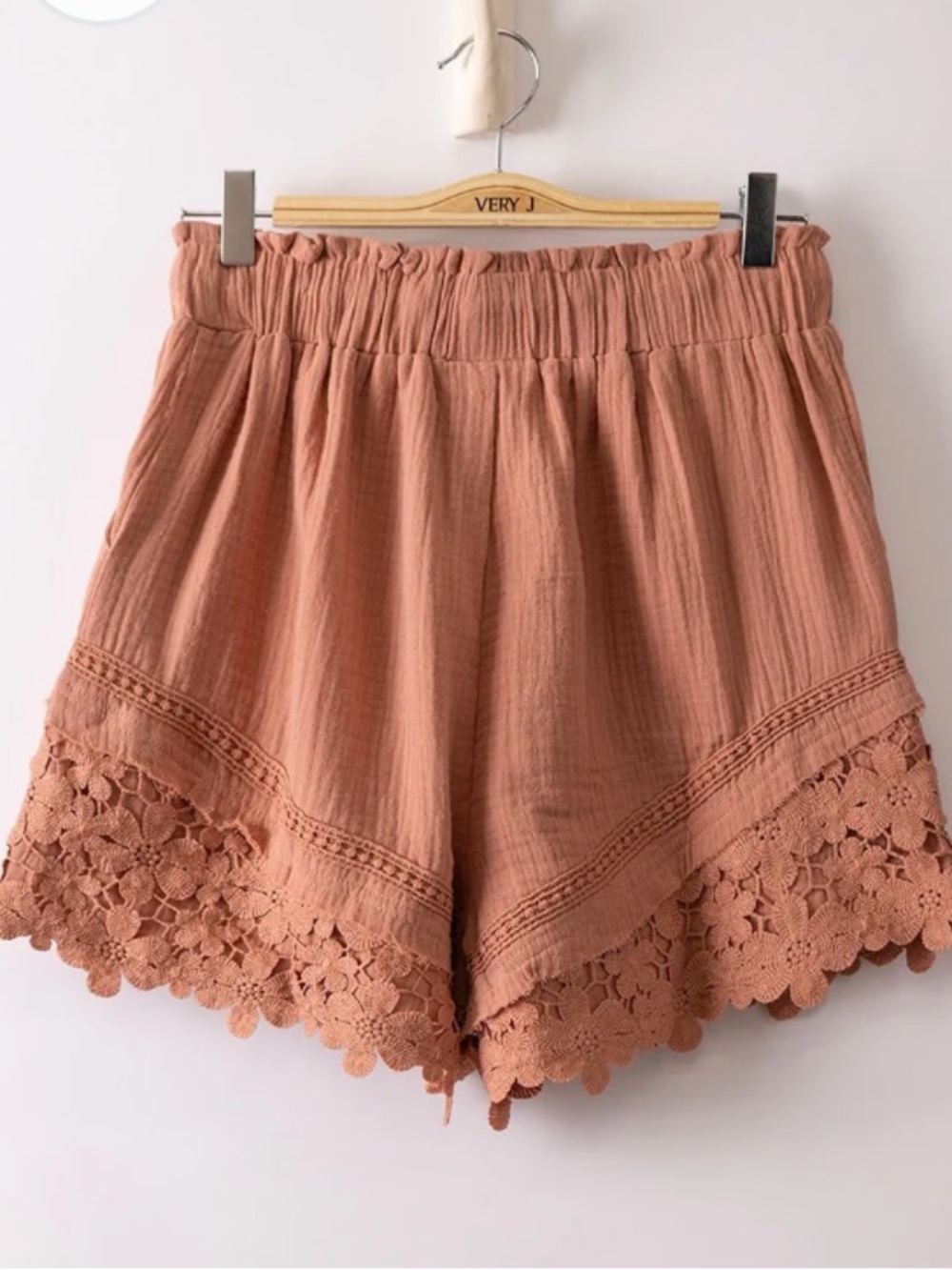 Very J   Lace Crochet Trim Cotton Gauze Drawstring Shorts NWT - Picture 2 of 7